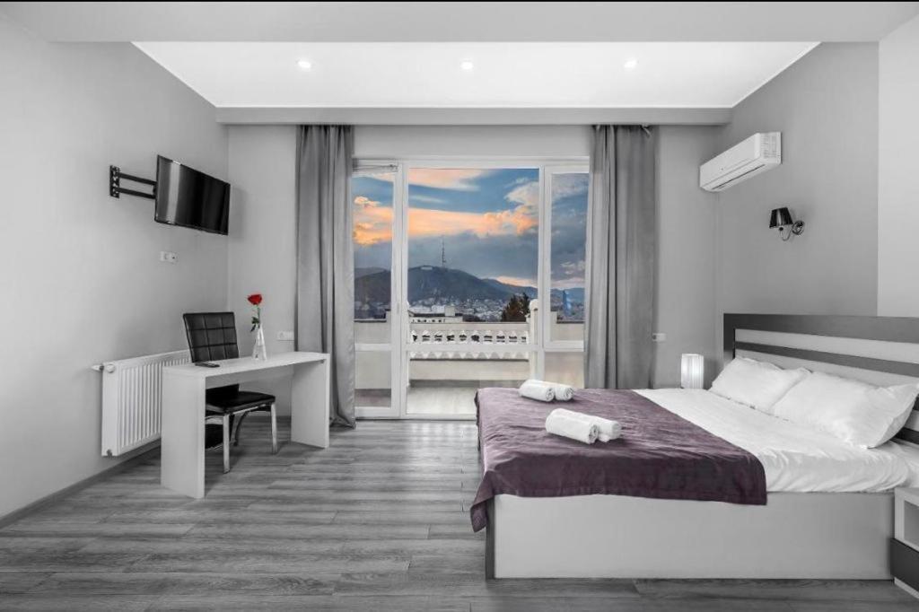 White House Hotel Tbilisi Buitenkant foto