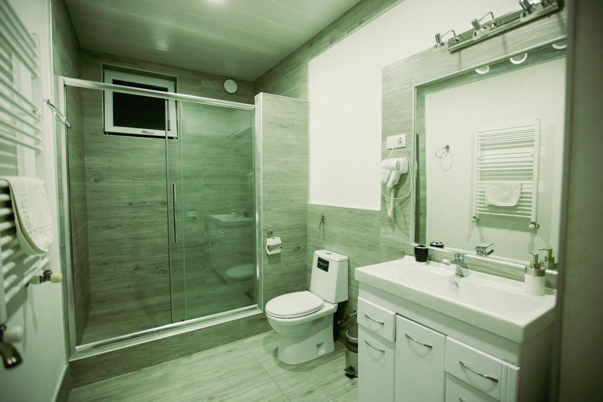 White House Hotel Tbilisi Buitenkant foto