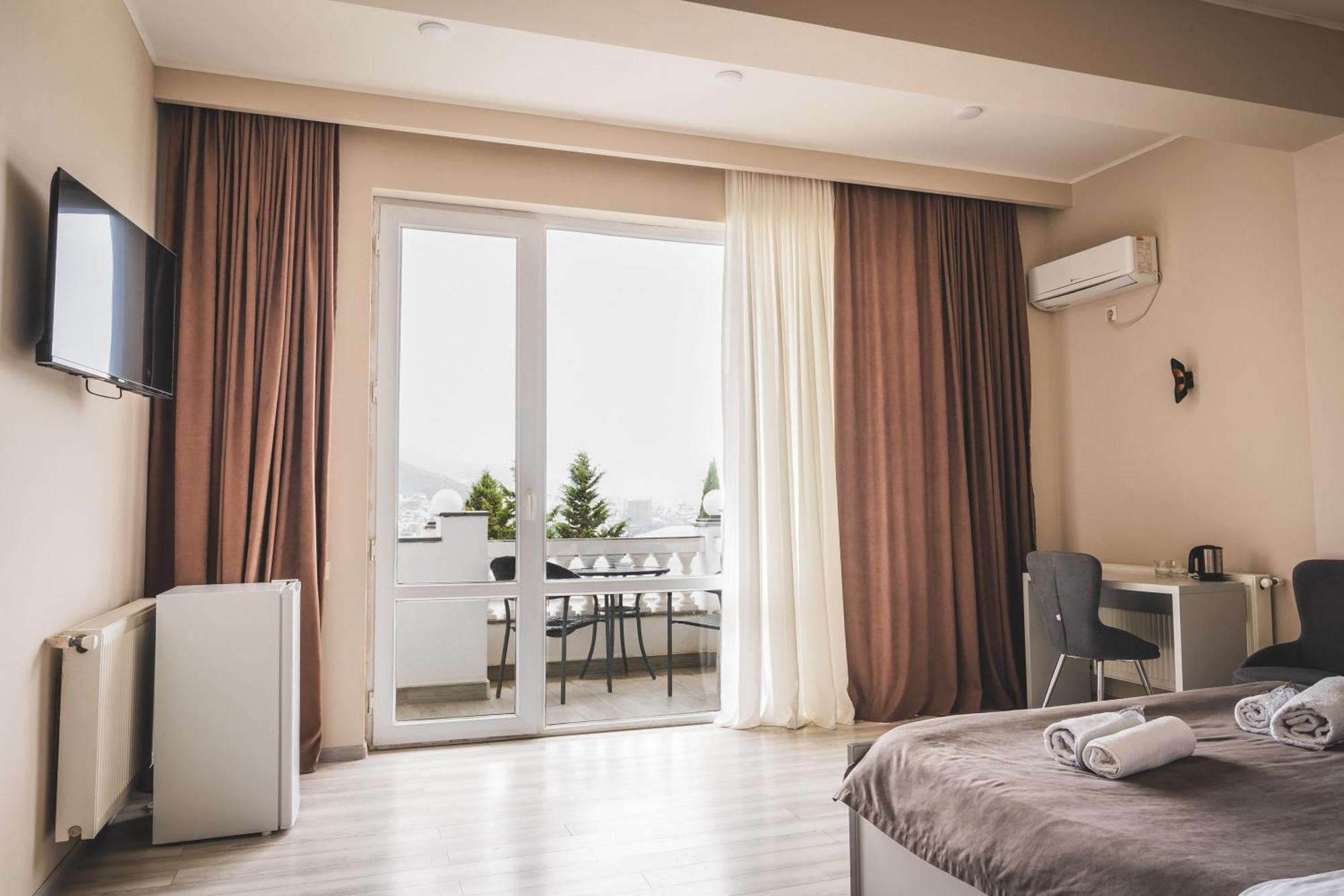 White House Hotel Tbilisi Buitenkant foto