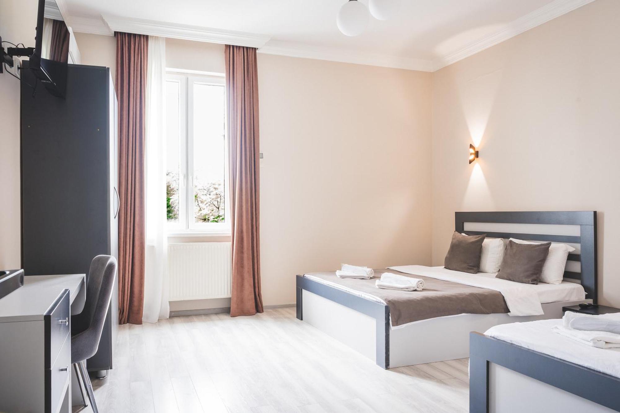 White House Hotel Tbilisi Buitenkant foto