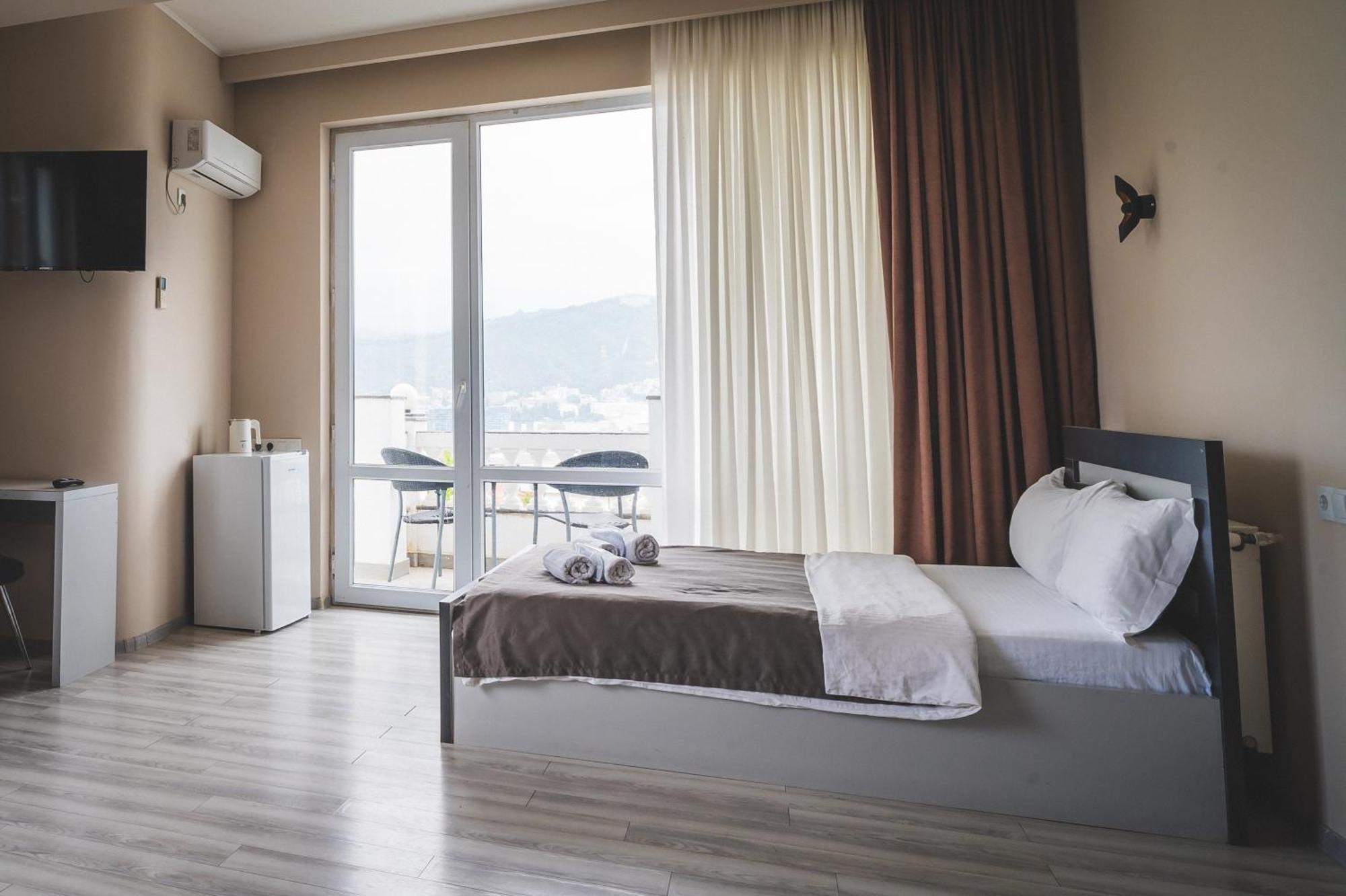 White House Hotel Tbilisi Buitenkant foto