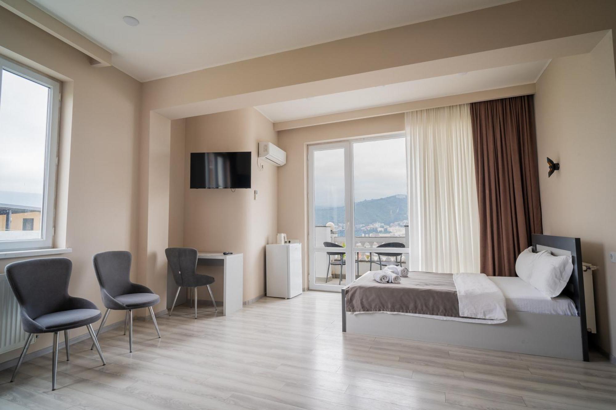 White House Hotel Tbilisi Buitenkant foto